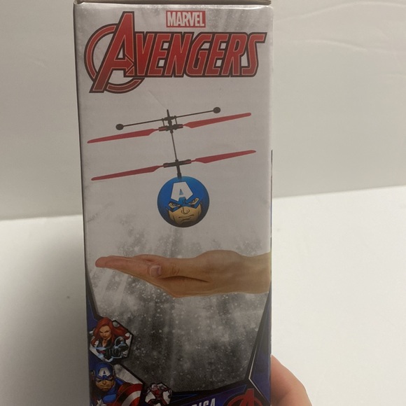 Captain America flying - Picture 3 of 5